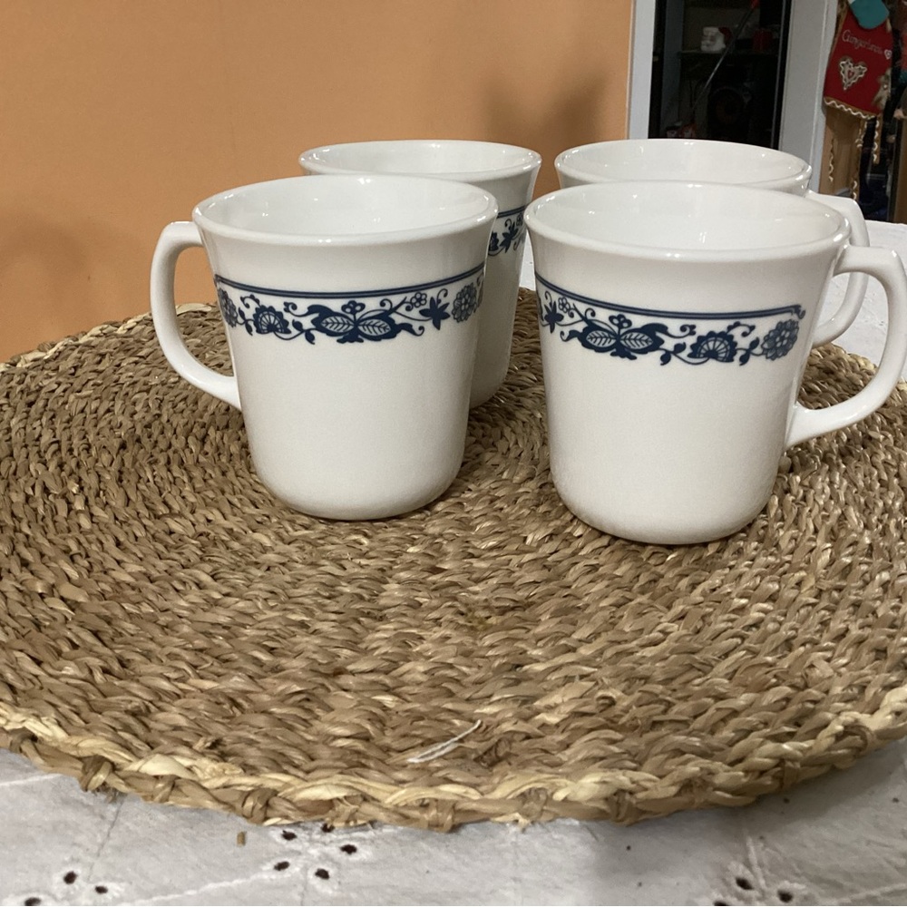 4 mugs Old town blue onions.